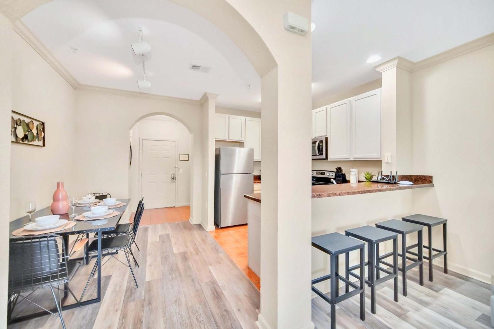 Modern 2Br Condo - Hot Tub And Pool - Near Disney ออร์ลันโด ภายนอก รูปภาพ