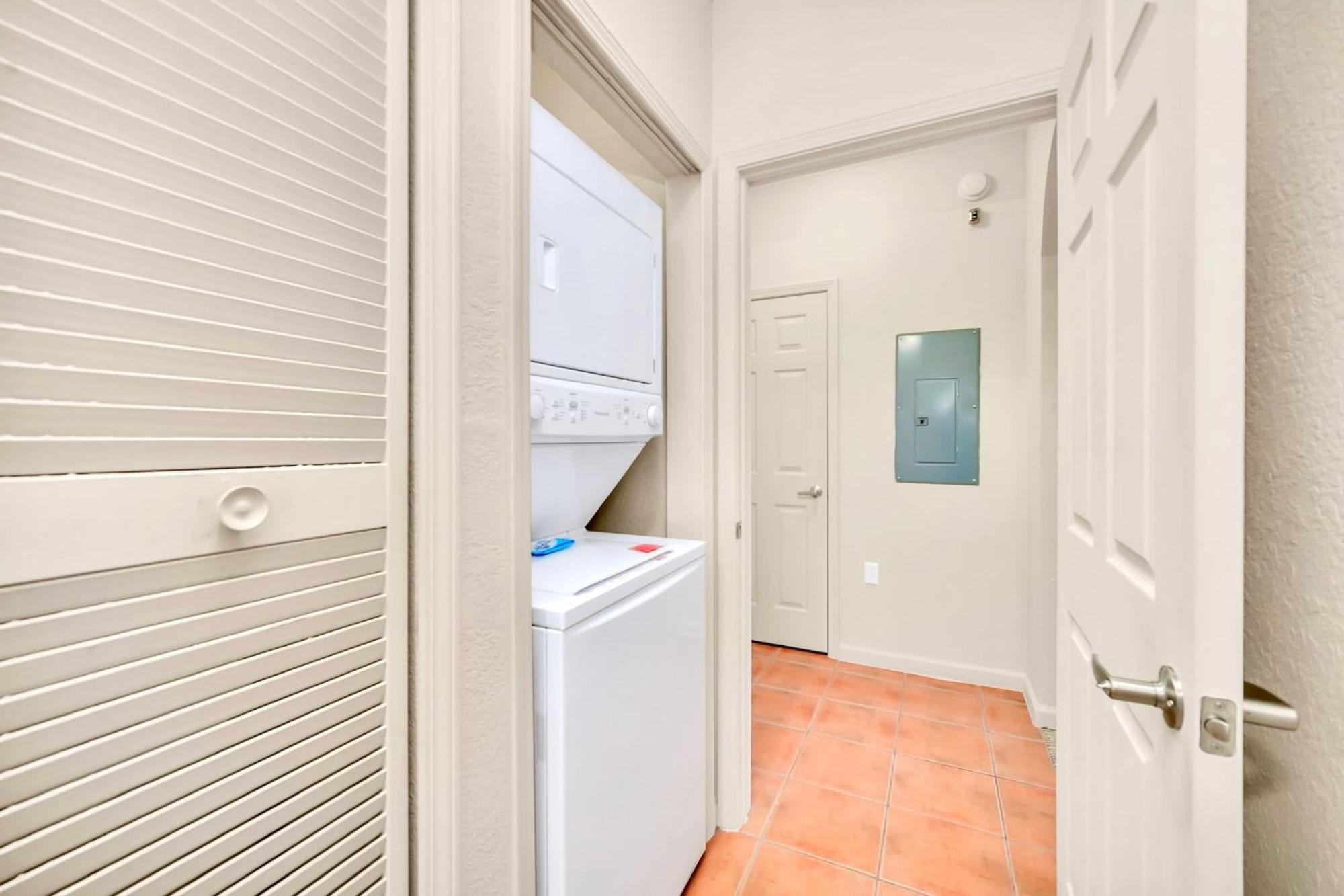 Modern 2Br Condo - Hot Tub And Pool - Near Disney ออร์ลันโด ภายนอก รูปภาพ